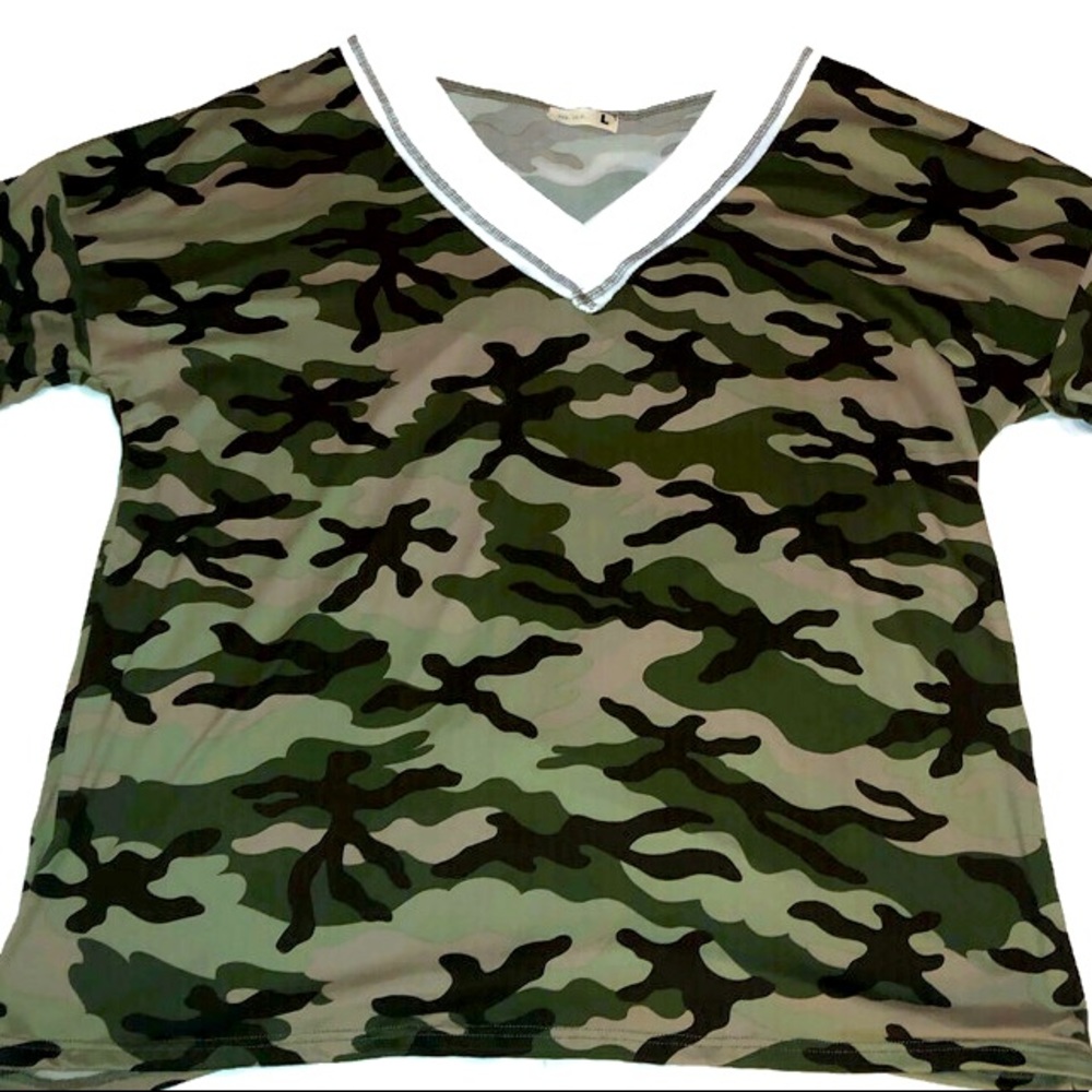 Reb in J Camo V Neck Top in Large.